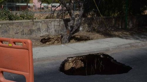 Semapa repara el hundimiento en la Av. Uyuni y corta el agua a Cerro Verde