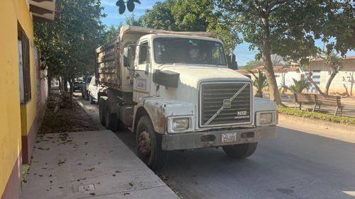 traslada camión de contrabando a la Policía Nacional