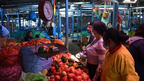 Bajan los precios en los mercados para alivio de la economía familiar