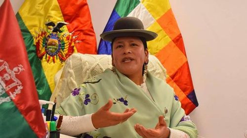 Senadora Velasco afirma que los afanes desestabilizadores están relacionados con el litio