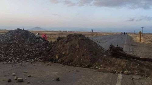 Campesinos masifican bloqueos y denuncian traición