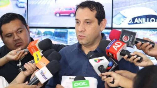 Alcaldía cruceña establece multas y abre línea para denunciar a micreros que suban tarifas