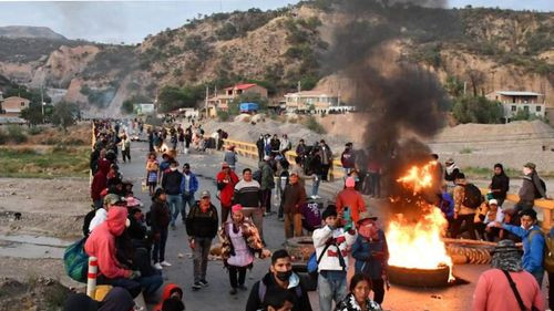 Terminales de El Alto y La Paz suspenden salidas a Cochabamba y Santa Cruz ante cinco puntos de bloqueo reportados por la ABC