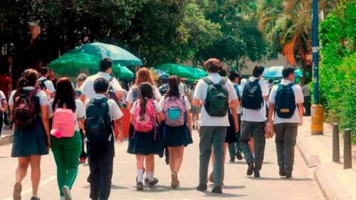 Educación pide a colegios privados no “atentar” en la economía de los padres de familia con las pensiones