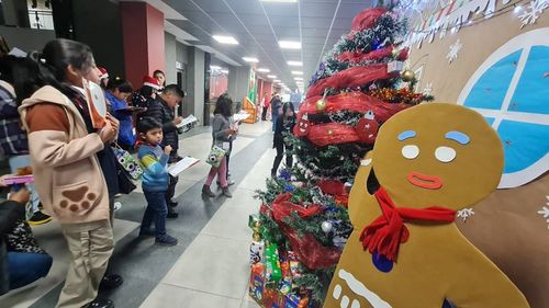 Los niños convierten el Jach’a Uta en la “Casa de la Navidad” con alegría e irradian paz y amor
