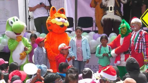 Gran chocolatada navideña: Fiscal General regala más de 2.000 juguetes en Sucre