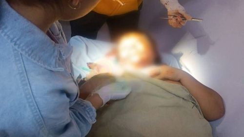 Mujer es aprehendida tras ataque con vaso roto en la villa 1ro de mayo