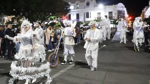 &quot;La Noche en Blanco en la Ciudad Blanca&quot; deslumbra en Sucre, en la antesala del Bicentenario