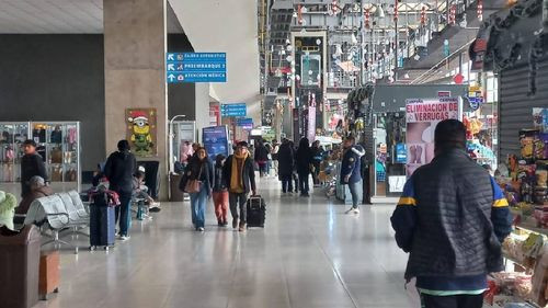 Incremento de Usuarios en la Terminal Metropolitana de El Alto por Fin de Año y Refuerzan Medidas de Seguridad