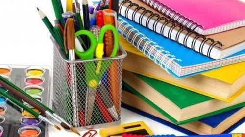A poco del inicio de clases, sube el precio del material escolar y uniformes en mercados