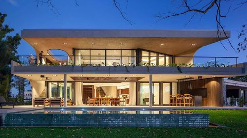 Una Casa de Diseño Futurista en Tigre Compite para Ser la Mejor de América