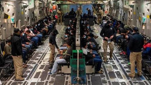 Hay 200 bolivianos en riesgo de ser deportados de EEUU, según cónsul