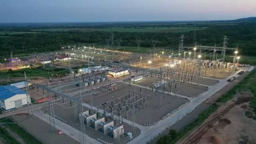 Instalan equipos de línea eléctrica de extra alta tensión para fortalecer el suministro en Santa Cruz