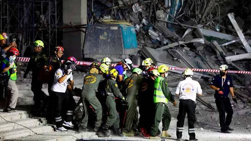 Terremoto en Myanmar y Tailandia: Más de 140 muertos y buscan signos de vida bajo los escombros