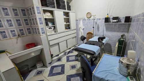 Sedes clausura consultorio médico por procedimientos clandestinos a mujeres