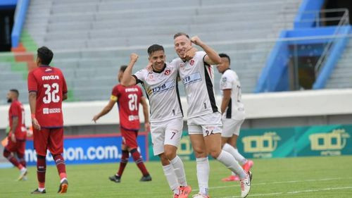 FC Universitario abre la Liga con triunfo sobre Guabirá (4-2)
