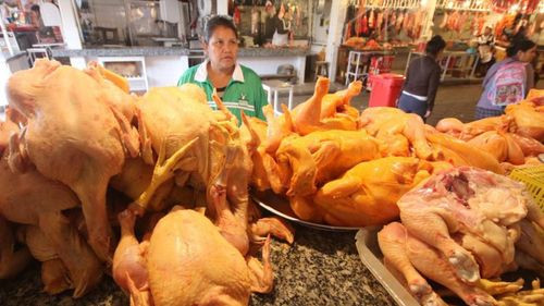 Gobierno refuerza control de precios: El pollo no debe pasar de Bs 17,50