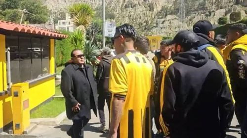 Hinchas de The Strongest protestan contra la dirigencia en pleno aniversario