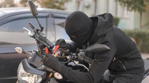 Adolescente de 16 años lideraba banda que robaba motos en Santa Cruz