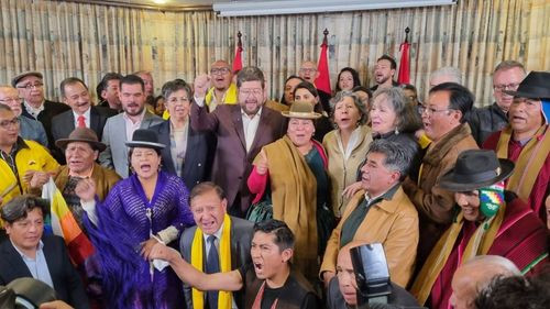 Sin Tuto ni Mesa, el Bloque de Unidad proclama a Samuel Doria Medina como candidato
