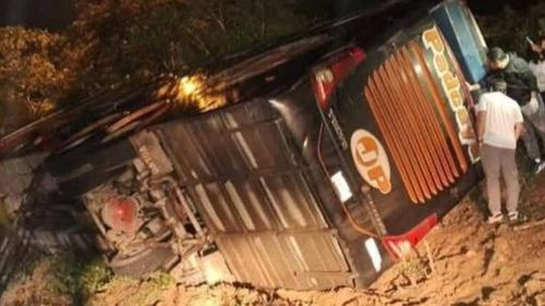 Vuelco de bus deja dos muertos y tres heridos en terapia intensiva en Camiri
