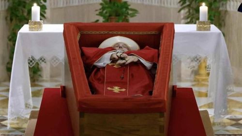 Del traslado del féretro al funeral, tres días para despedirse del papa Francisco