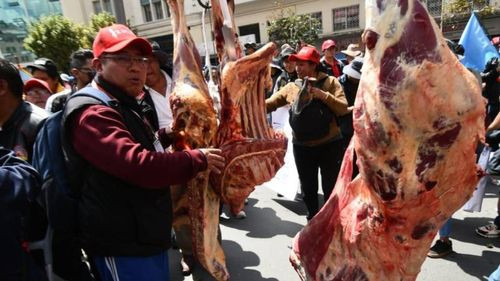 Bloqueos disparan precio de la carne en La Paz: carniceros exigen control estatal