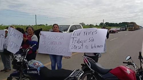 Escasez de combustible: Pobladores de Mineros toman la carretera