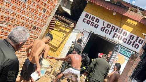 Controlan incendio en la cárcel Villa Bush de Pando; hay un reo y un bombero afectado
