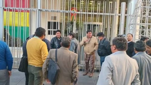 Choferes plantearán a YPFB importación privada de combustible a Bs 3,70 el litro
