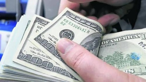  Mercado paralelo: el dólar físico y digital se cotizan en Bs 13 y sigue la tendencia a la baja