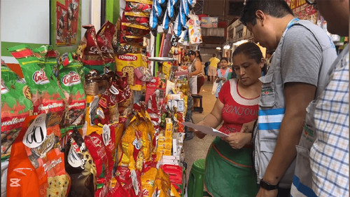 Controles en mercados cruceños ante la proximidad de la Navidad