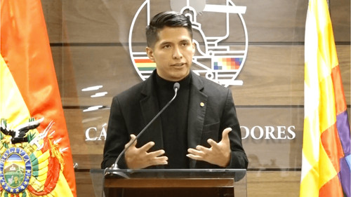 Andrónico insta a diputados a sancionar ley para designar al nuevo fiscal general