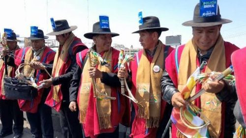 500 Ponchos Rojos se autodenominan Policía Sindical en cabildo de El Alto