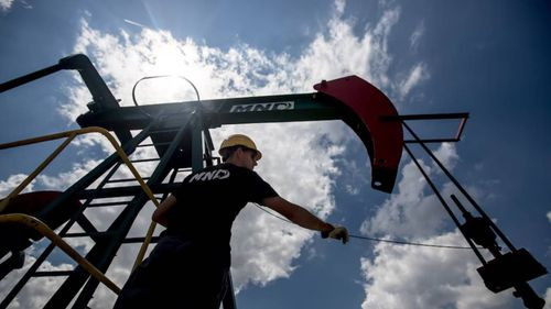 Se desploma el precio del petróleo tras anuncio de apertura del Estrecho de Ormuz y tregua en Medio Oriente