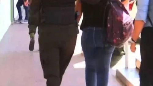 Mujer pierde más de Bs 800 mil tras invertir en aplicación fraudulenta captada por redes sociales