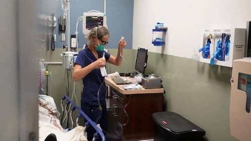 Un alza histórica: seguros médicos en EE.UU. enfrentarán subidas récord de hasta 54%