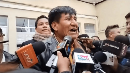 Felipe Quispe no quiere hablar del dinero para revocatorio de la alcaldesa Eva Copa 