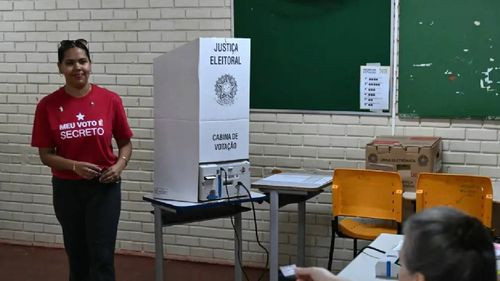  Brasileños eligen en las urnas entre Luiz Inácio Lula da Silva y Flávio Bolsonaro