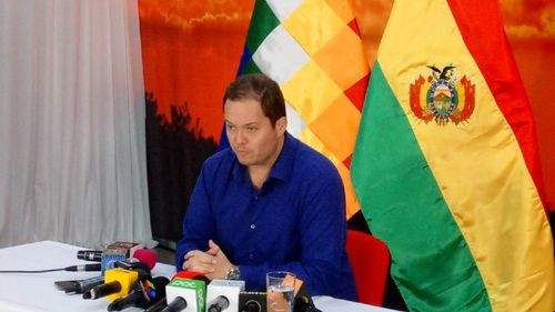 YPFB garantiza suministro de combustibles, pero advierte que 300 cisternas están varadas por bloqueos