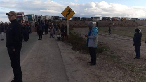 Bloqueo en carretera Oruro - Uyuni: Acciones de la Policía Boliviana para restablecer la circulación