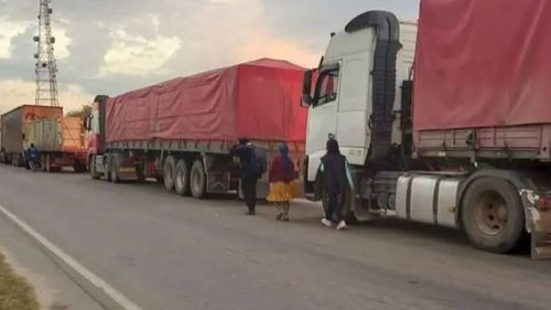 Santa Cruz: Transportistas bloquean carreteras exigiendo atención a demandas