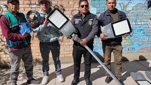 Distrito 4 beneficia a Villa Tunari con la entrega e instalación de luminarias LED