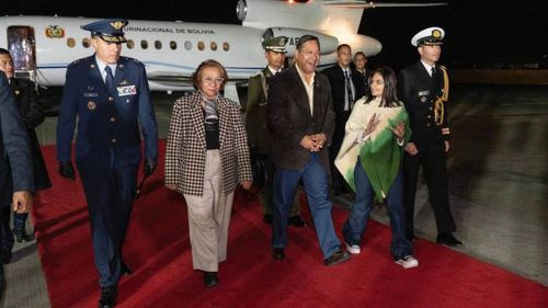 Luis Arce llega a Bogotá para participar en la Cumbre de Países Amazónicos