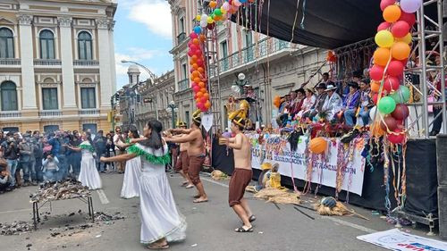 Lanzamiento del carnaval Plurinacional en la plaza Murillo