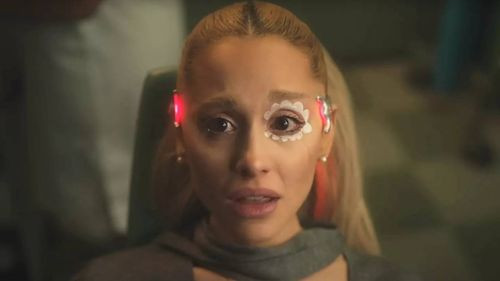  Ariana Grande nos conmueve en su nuevo videoclip &quot;we can&#039;t be friends&quot; con referencias a Eternal Sunshine of the Spotless Mind