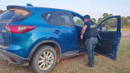 Policía Boliviana  recupera vagoneta robada en Chile