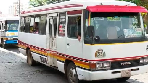  Micreros de Santa Cruz piden una tarifa transitoria y reportan que el 40% de las unidades paró por el diésel