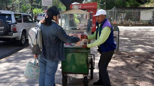 En Bolivia, cinco de cada 10 adultos mayores siguen trabajando durante su vejez