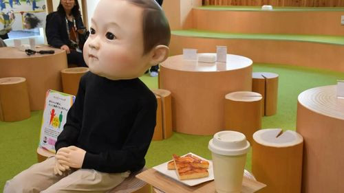 Café en Japón permite a los adultos experimentar la vida como niños